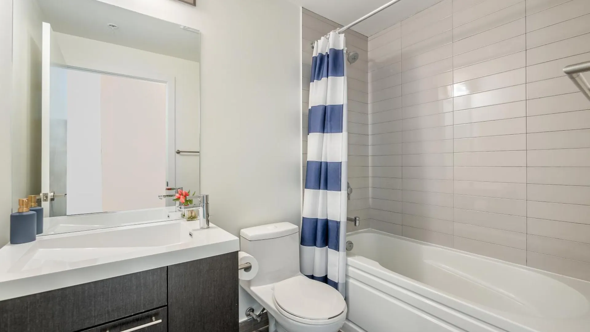 The Merrion Suites - Toronto'S Entertainment District 0*, トロント